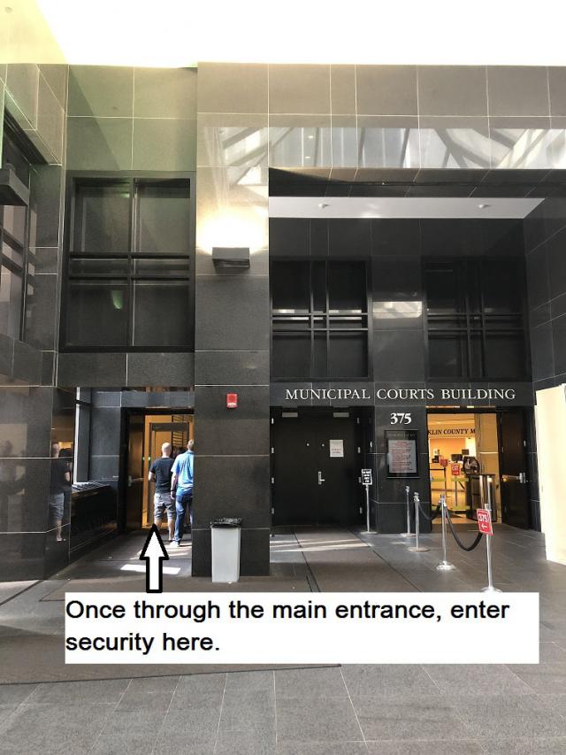 an image of the Franklin County Municipal Courthouse security entrance with directions on where to enter security once through the main entrance